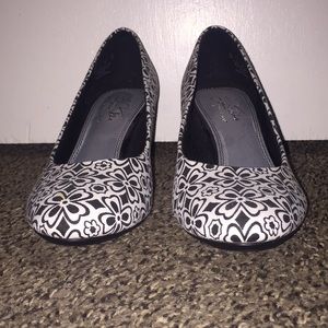 NEW! Never worn black and white heels